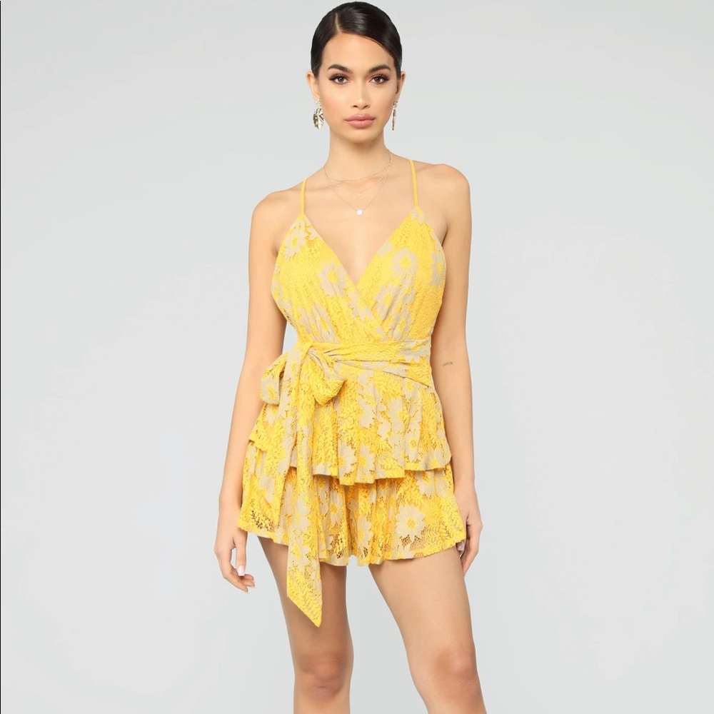 COPY - FASHION NOVA 
Field Of Daisies Lace Romper new with tag